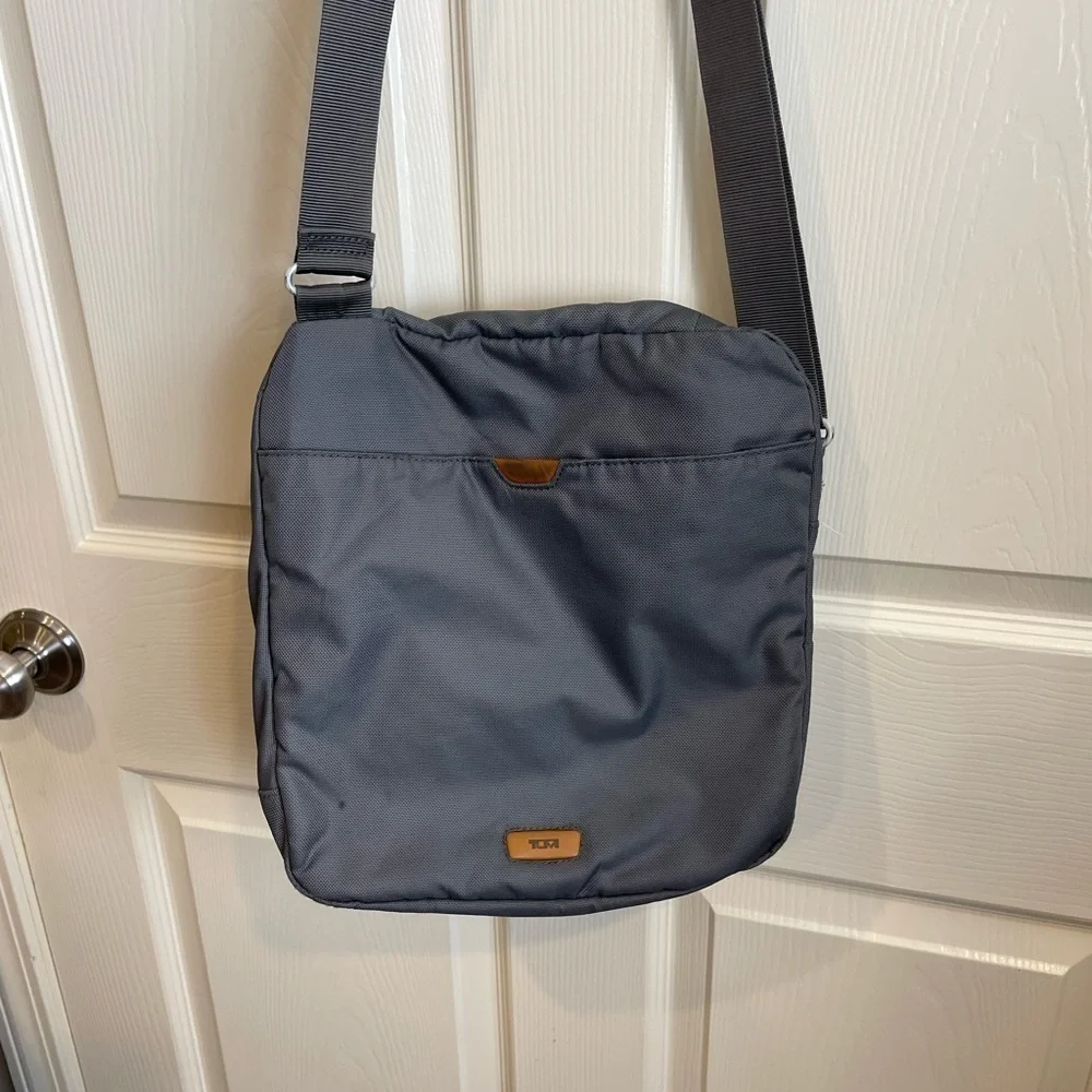 Tumi T-tech Gray Messenger Crossbody Shoulder Bag